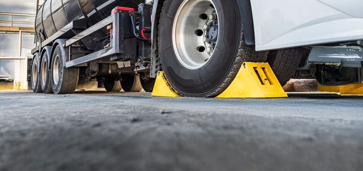 Essential Tips for Choosing Reliable Fuel Tanker Wheel Chocks